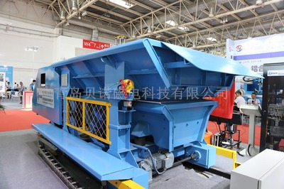 中頻爐智能加料系統(tǒng) 振動(dòng)加料小車引領(lǐng)環(huán)保高效生產(chǎn)新篇章